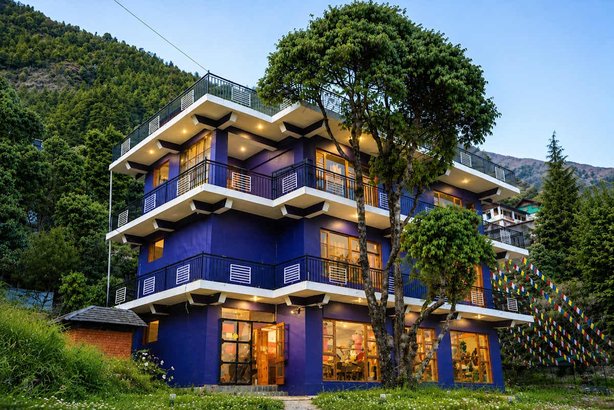 Purple three-storey Loopin McLeodganj hostel building with balconies, Upper Bhagsunag