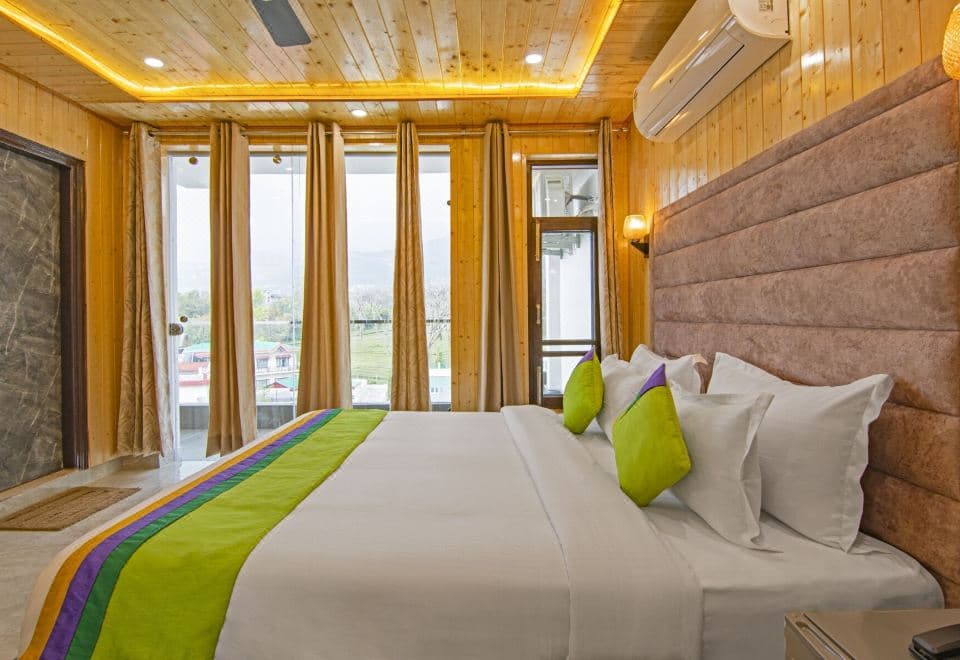 Wood-panelled room with valley view at Treebo Ortus Residency