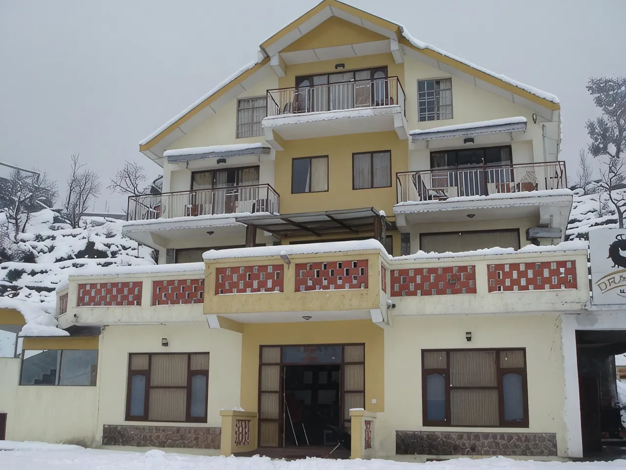 Dragon I Resorts, Naddi, covered in winter snow