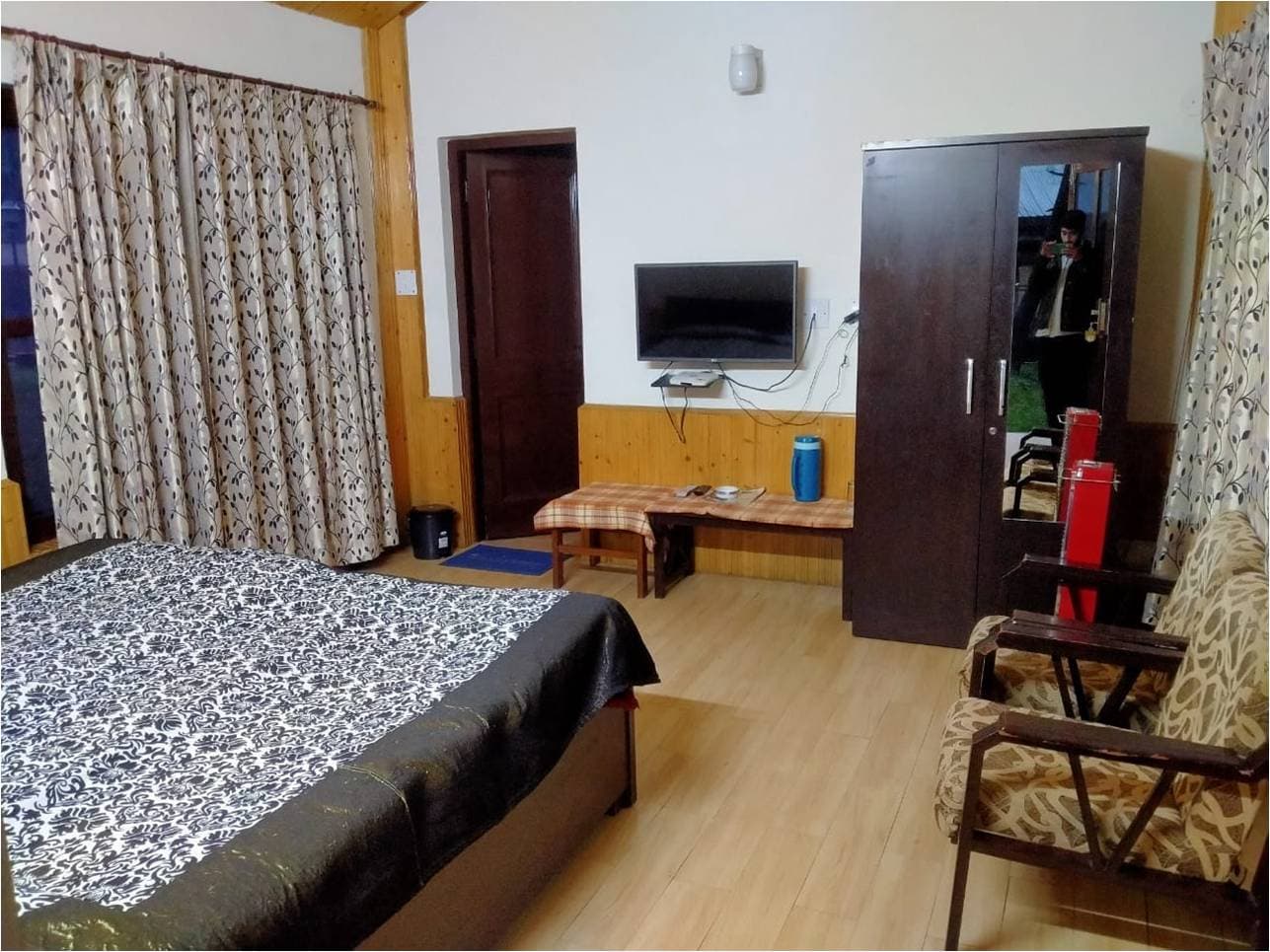Suite room with sitting area and TV at HPTDC Hotel Bhagsu, McLeod Ganj