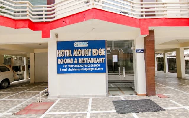 Hotel Mount Edge entrance with signboard, Naddi, Dharamshala
