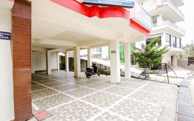 Hotel Mount Edge building front and parking area, Naddi